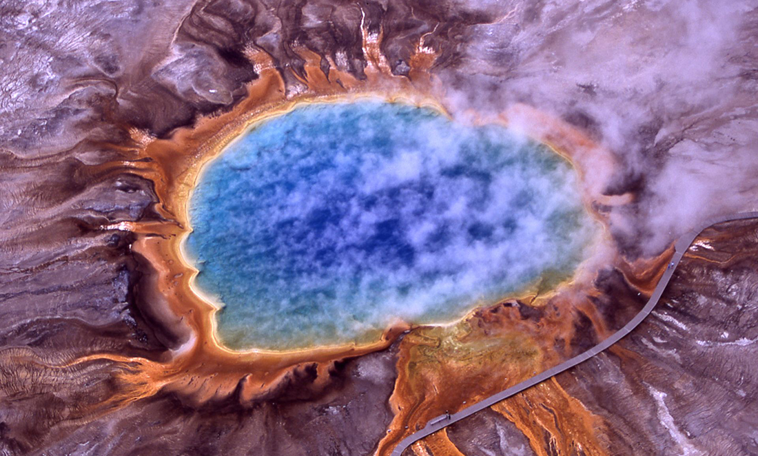 Hardy bacteria create blue and orange colours in the Grand Prismatic Spring