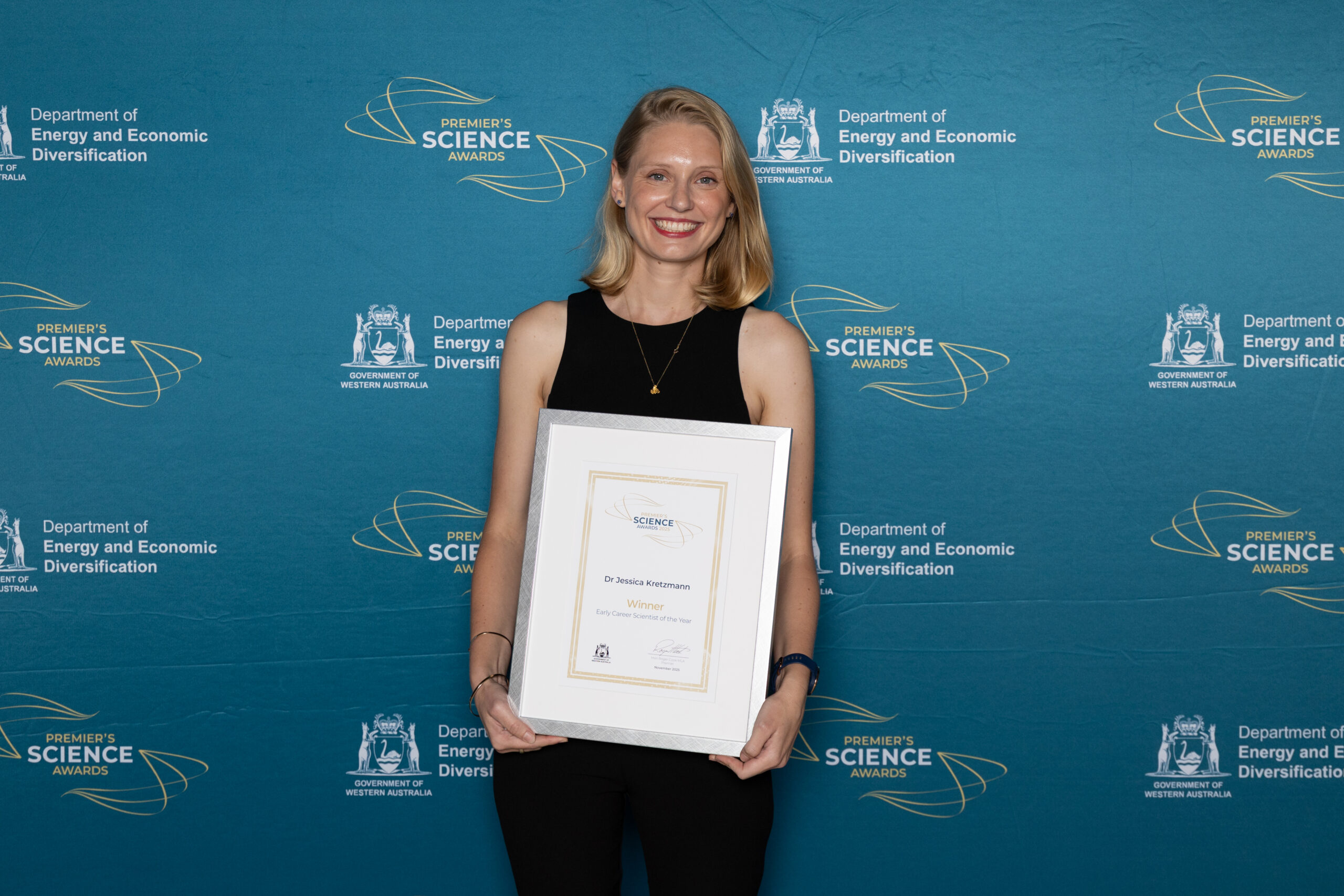 DR JESSICA KRETZMANN IS MAKING DNA ORIGAMI